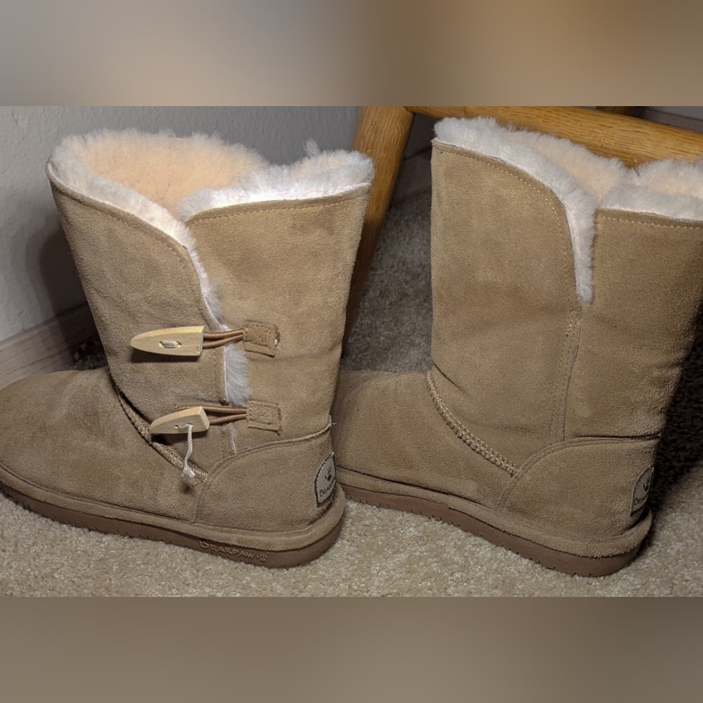 BEARPAW women's Abigail boot.